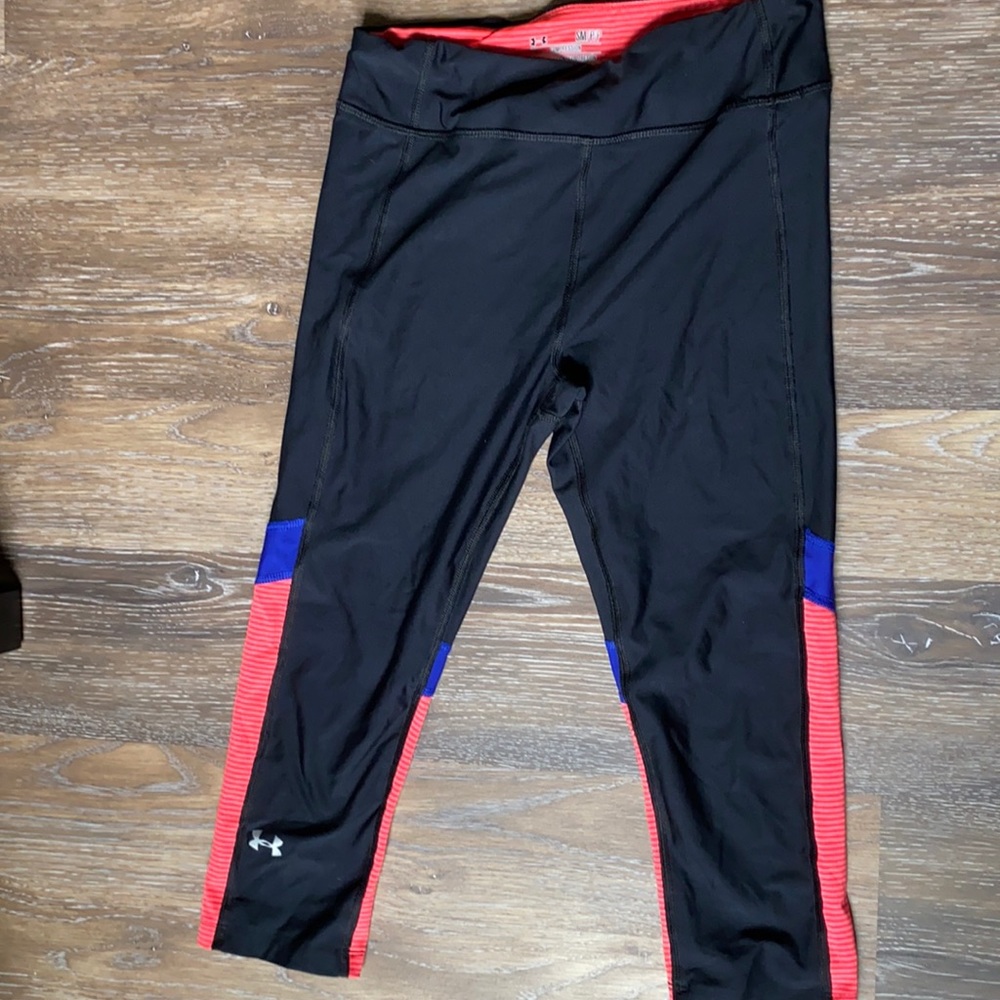 Small Under Armour Capri leggings